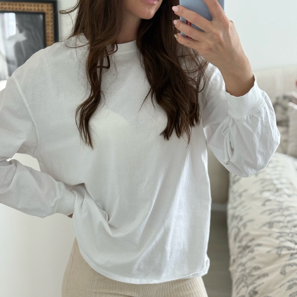 Classic White Women's Top. Size M-S.